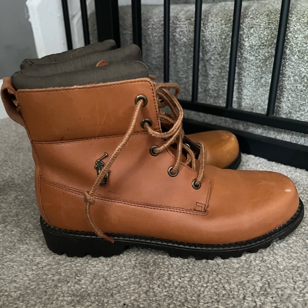 Polo boots size 6Y in good shape
